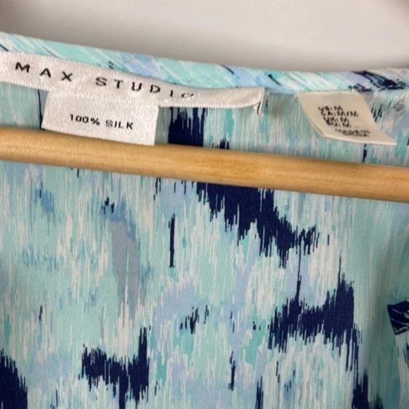 Max Studio blue patterned silk short sleeve blouse size medium - Picture 3 of 7